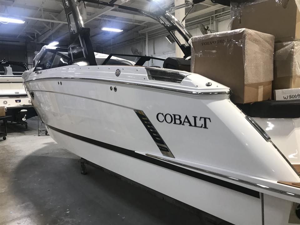 2024 27' Cobalt R8 Surf