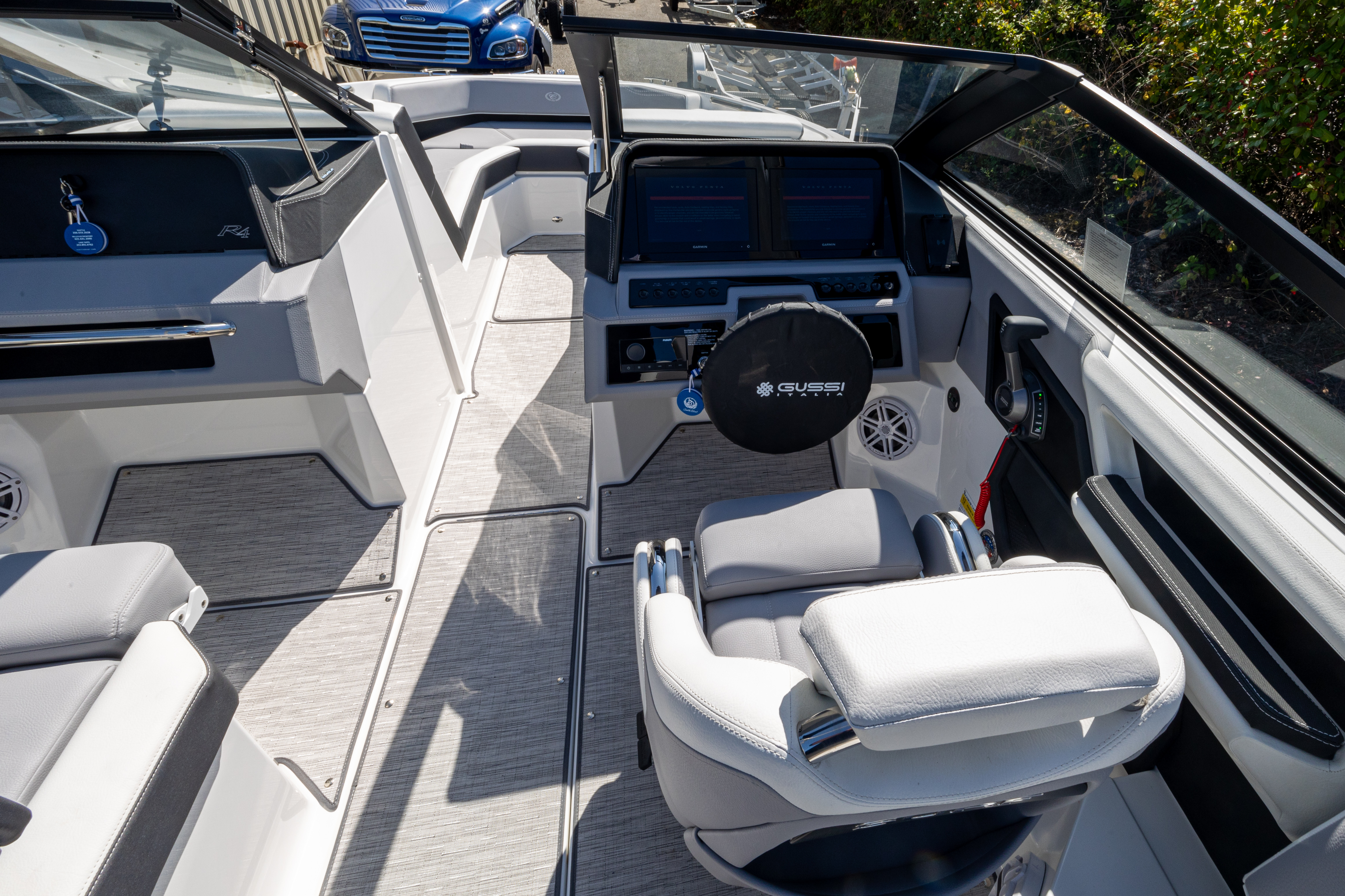 Cobalt R4 Surf 2024-7