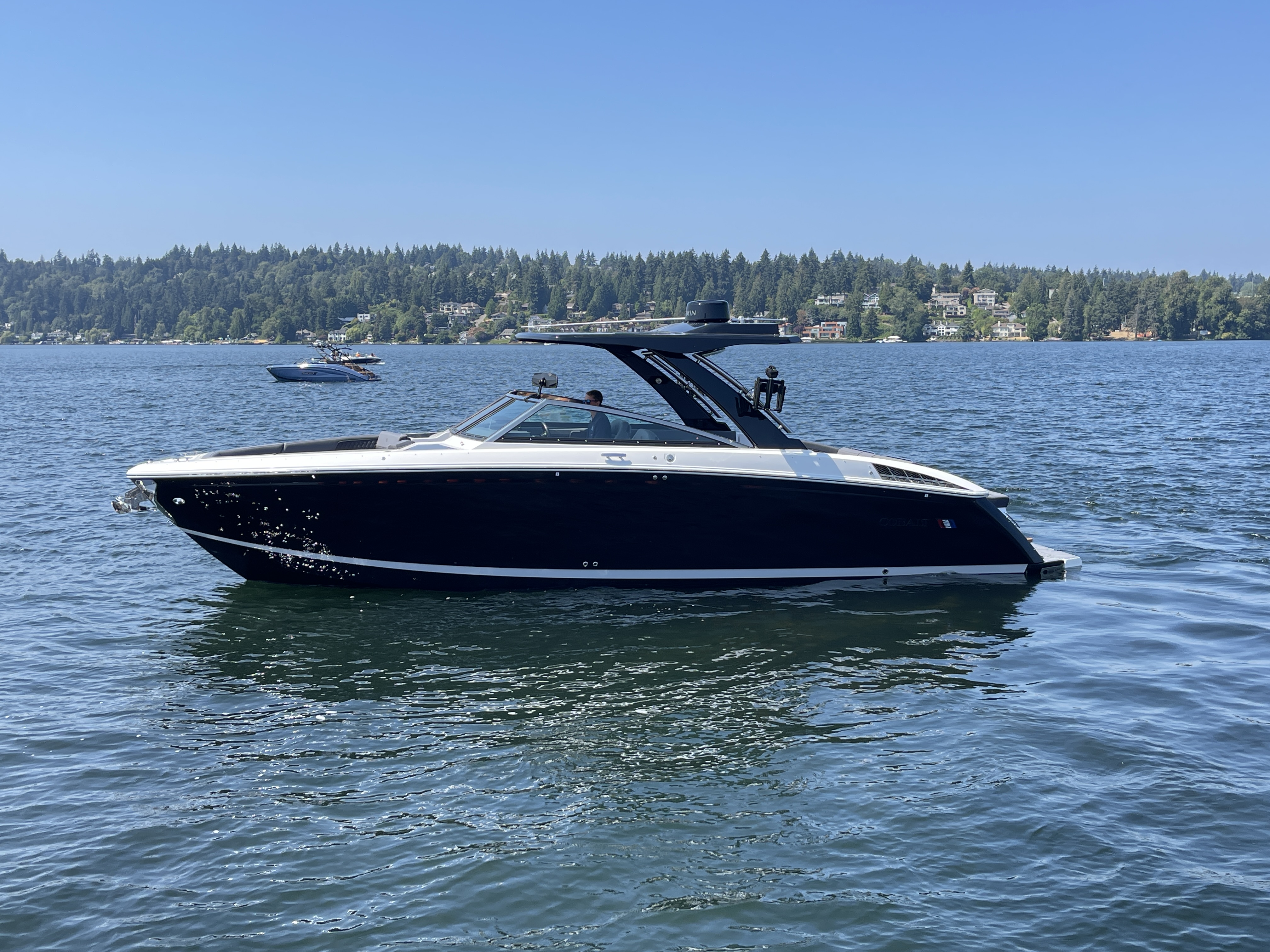 2025 Cobalt R33 Surf0