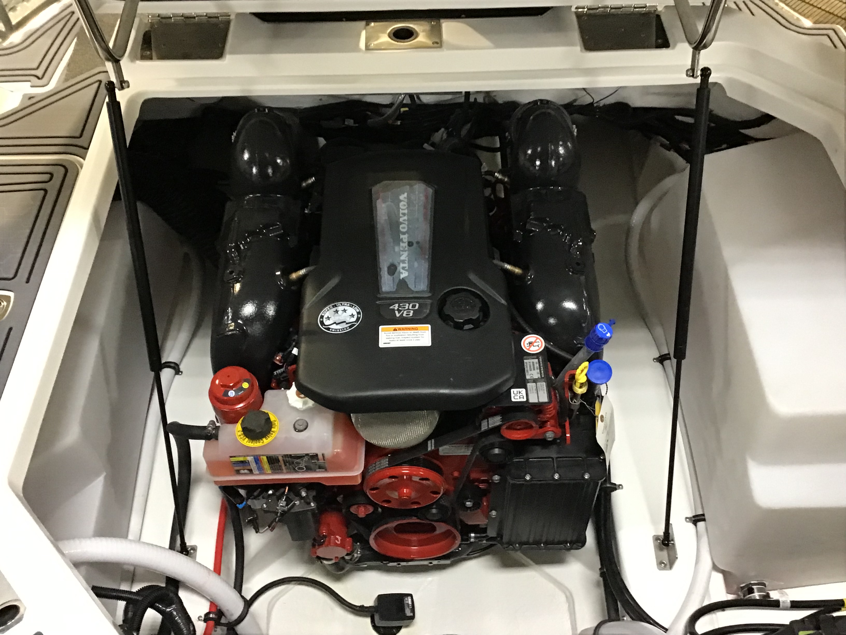 Cobalt R8 Surf 2025-23