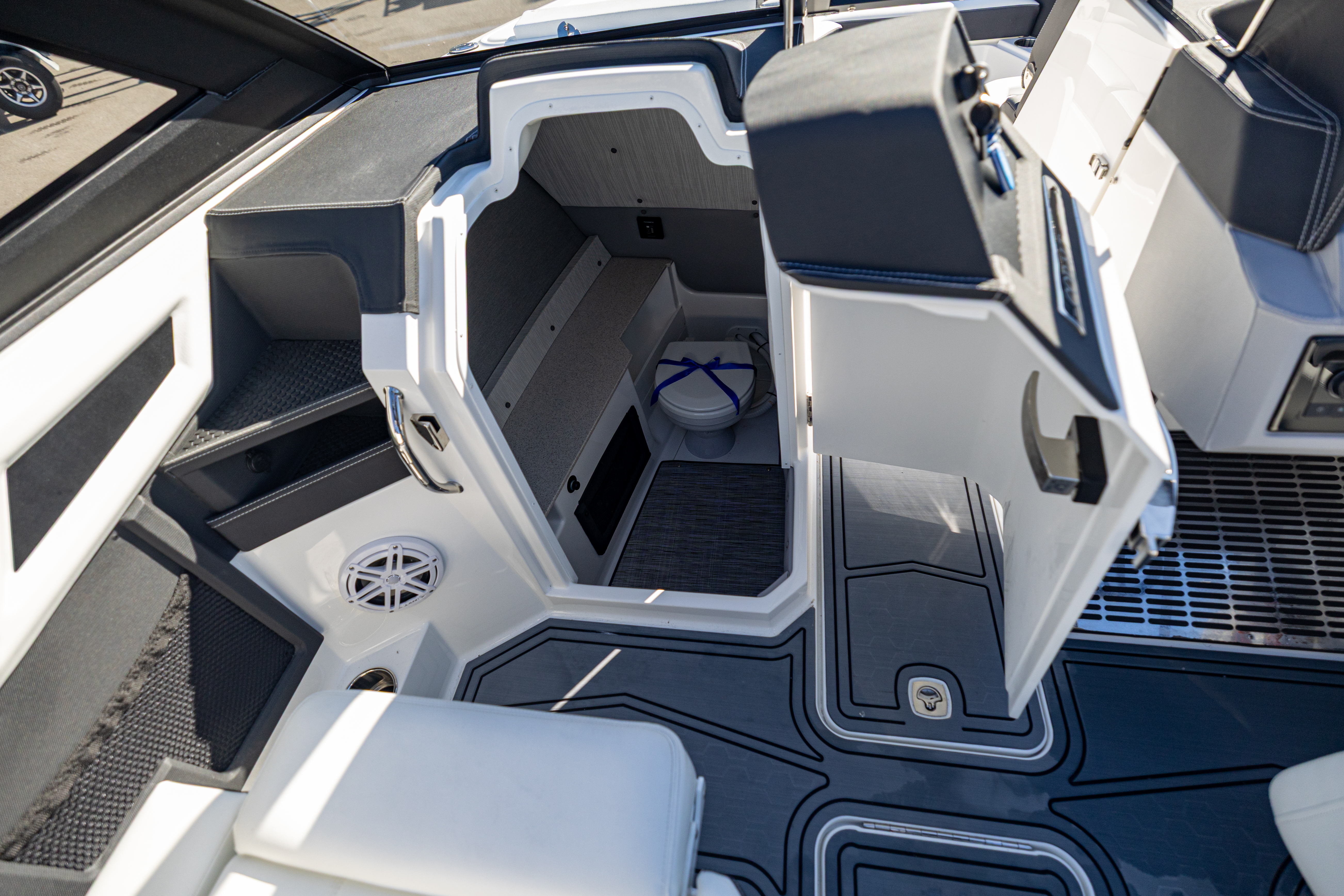 Cobalt R8 Surf 2025-13