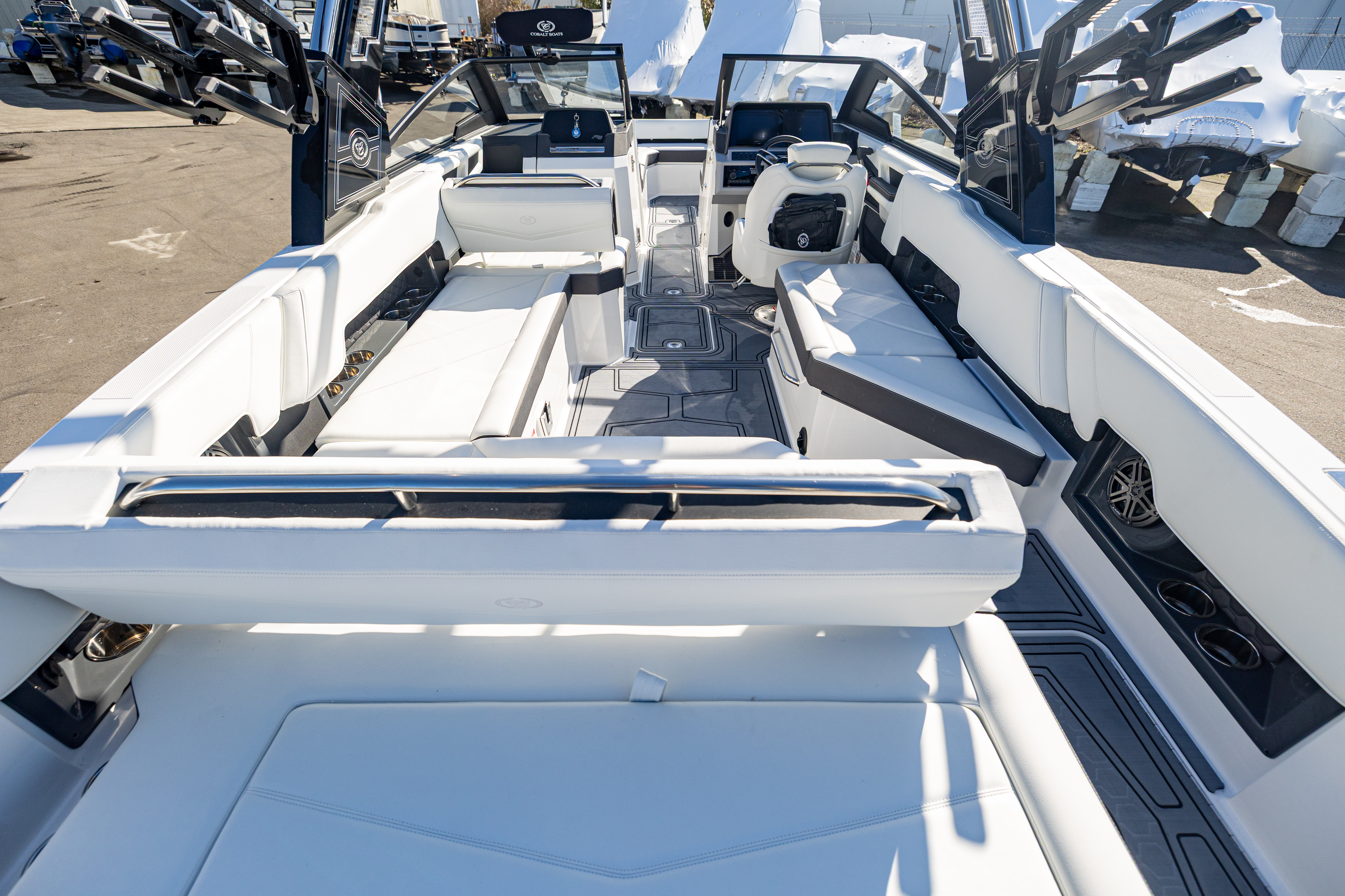 Cobalt R8 Surf 2025-19