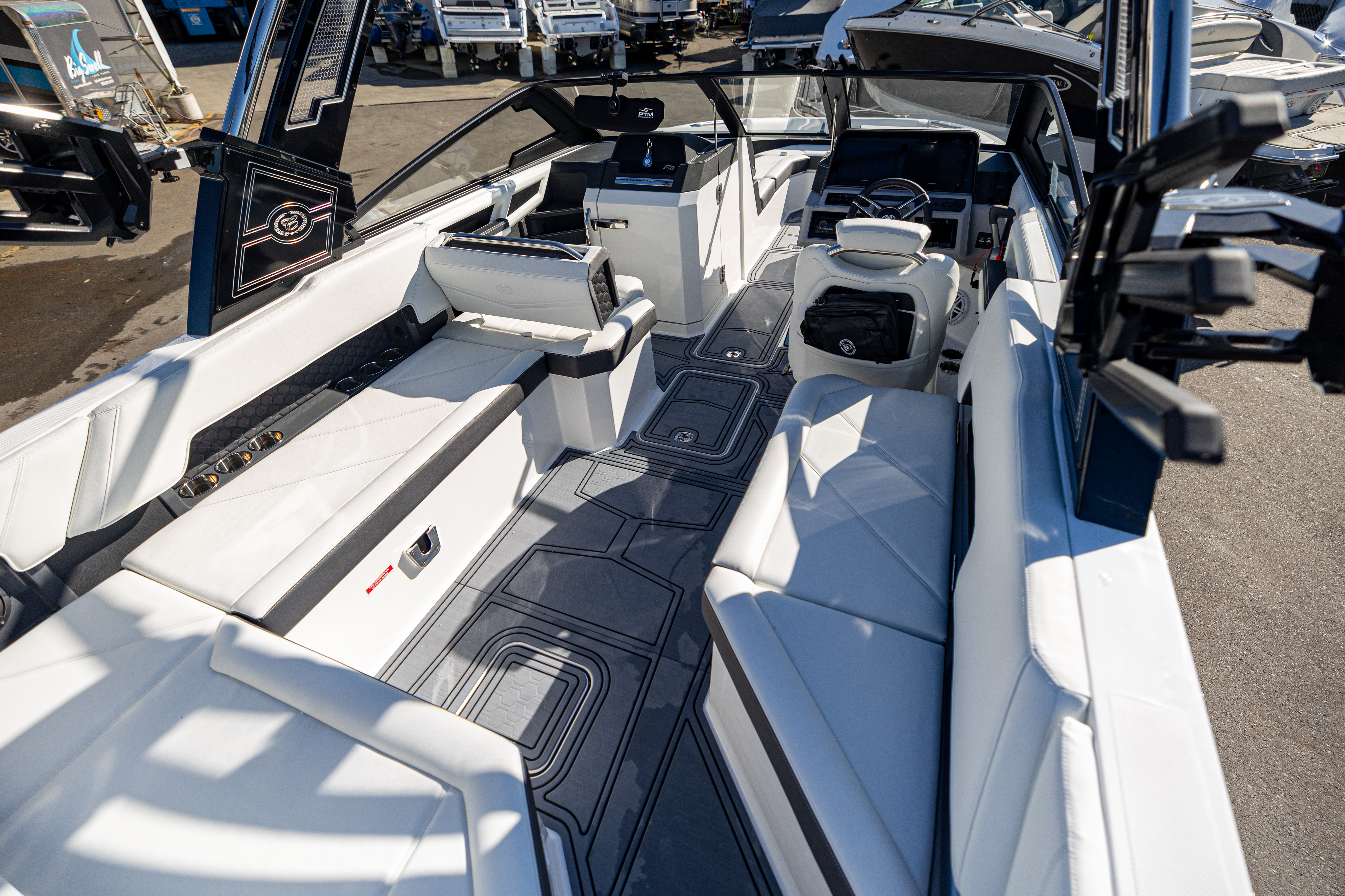 Cobalt R8 Surf 2025-11