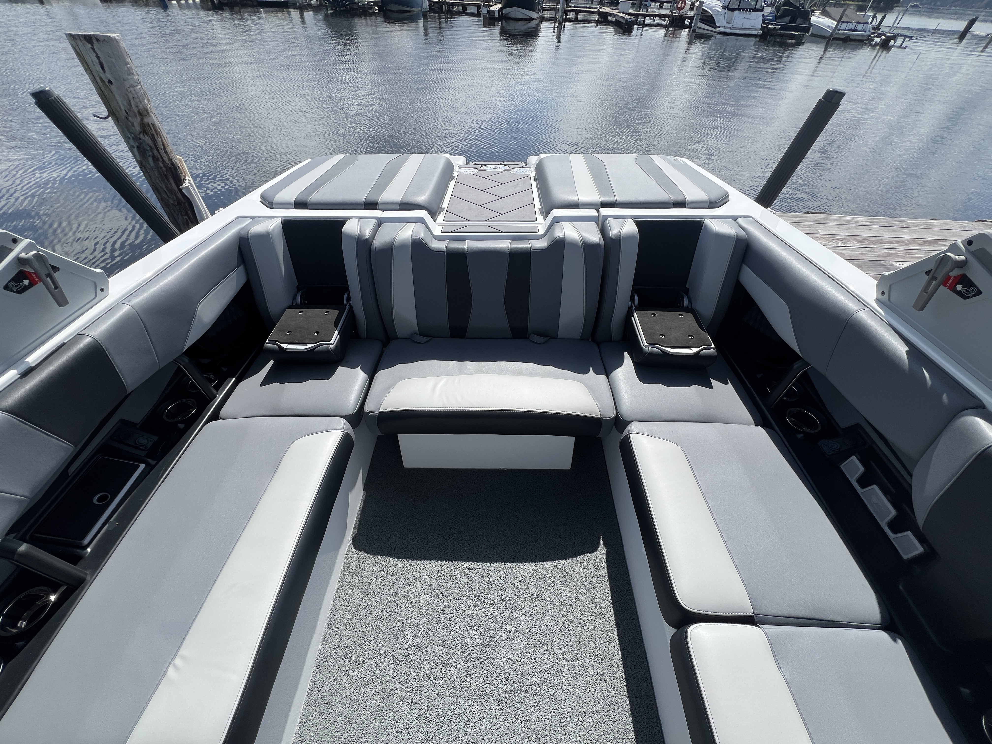 Malibu 22 LSV 2023-12