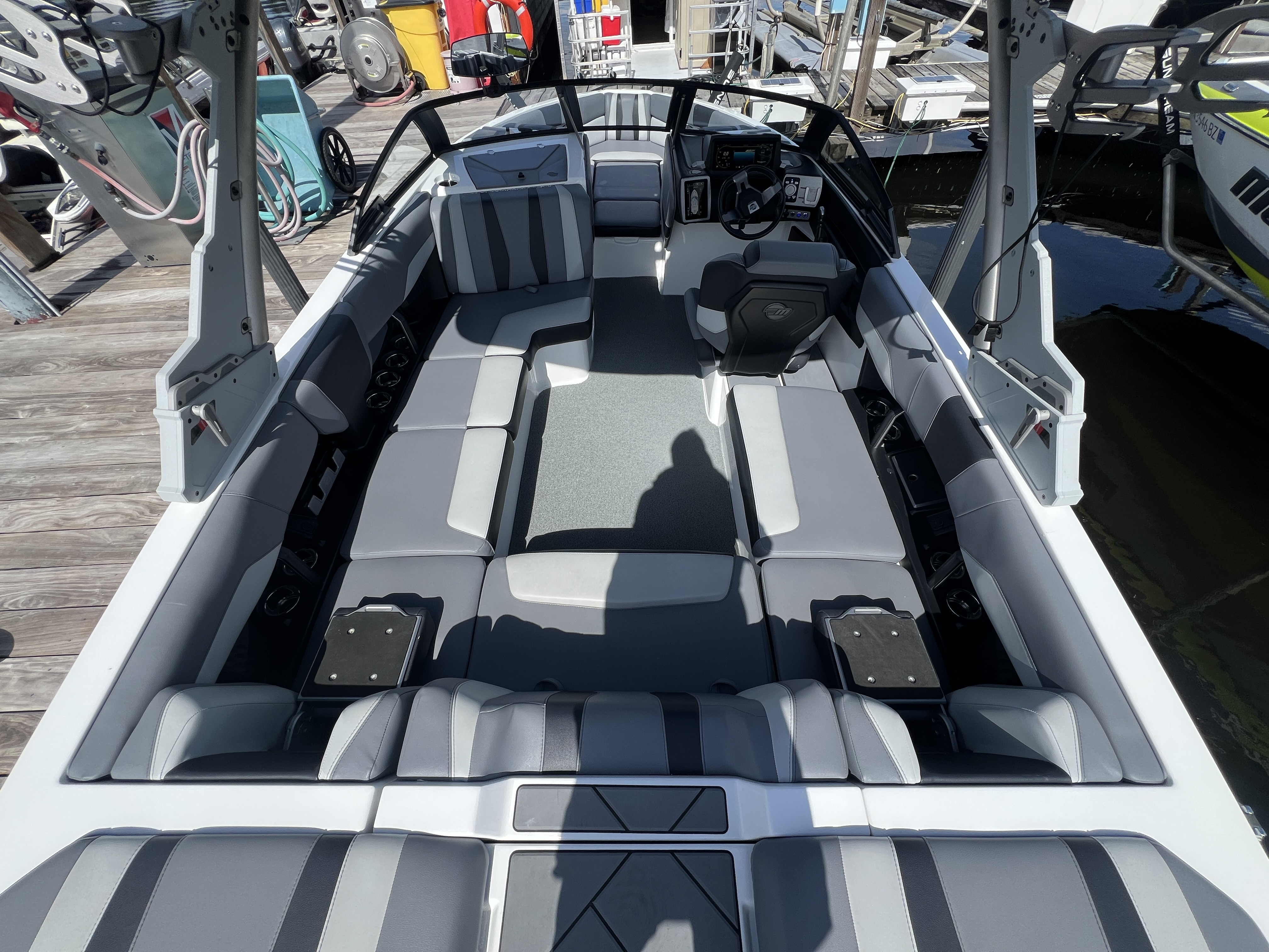 Malibu 22 LSV 2023-10