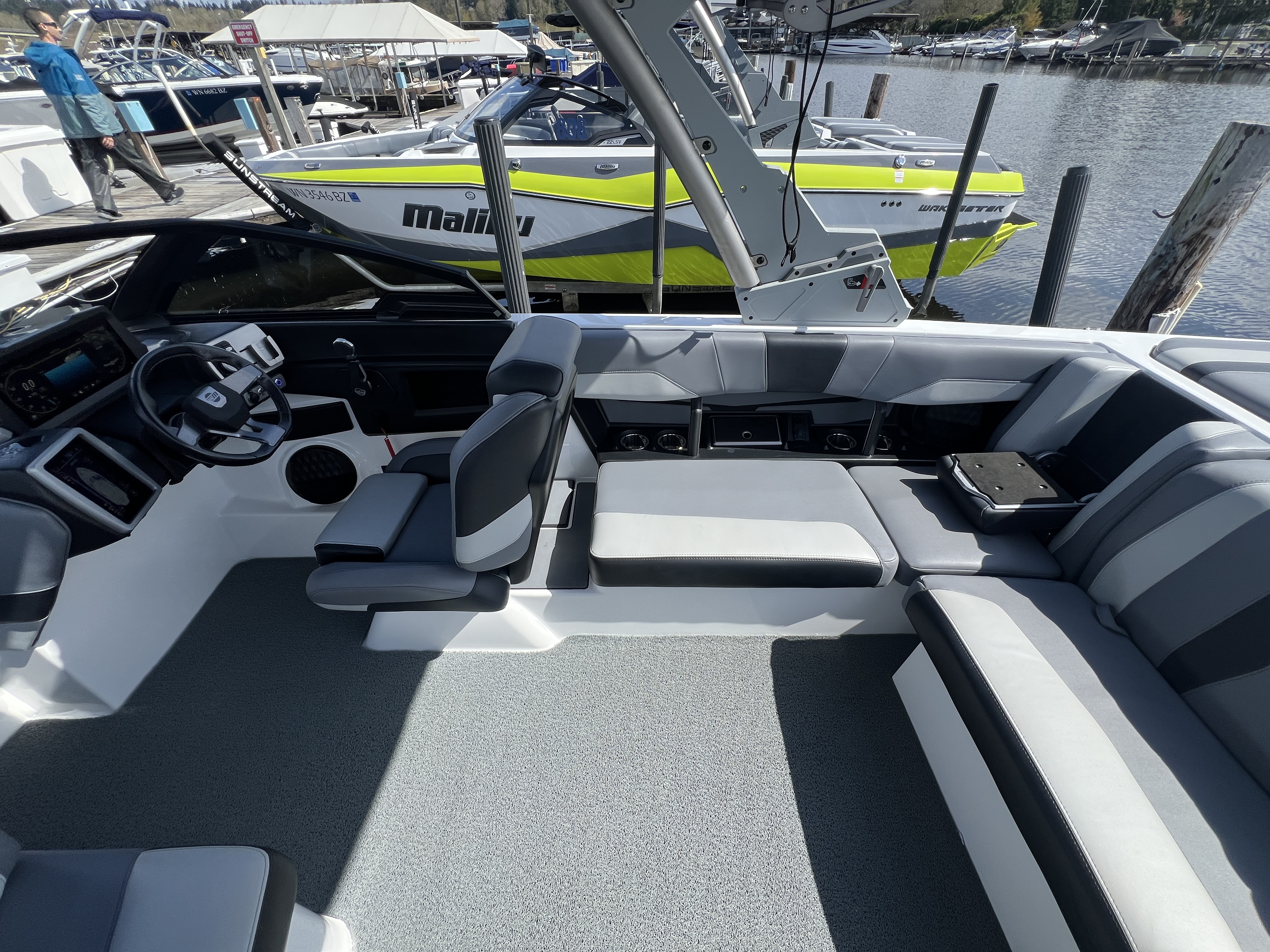 Malibu 22 LSV 2023-13