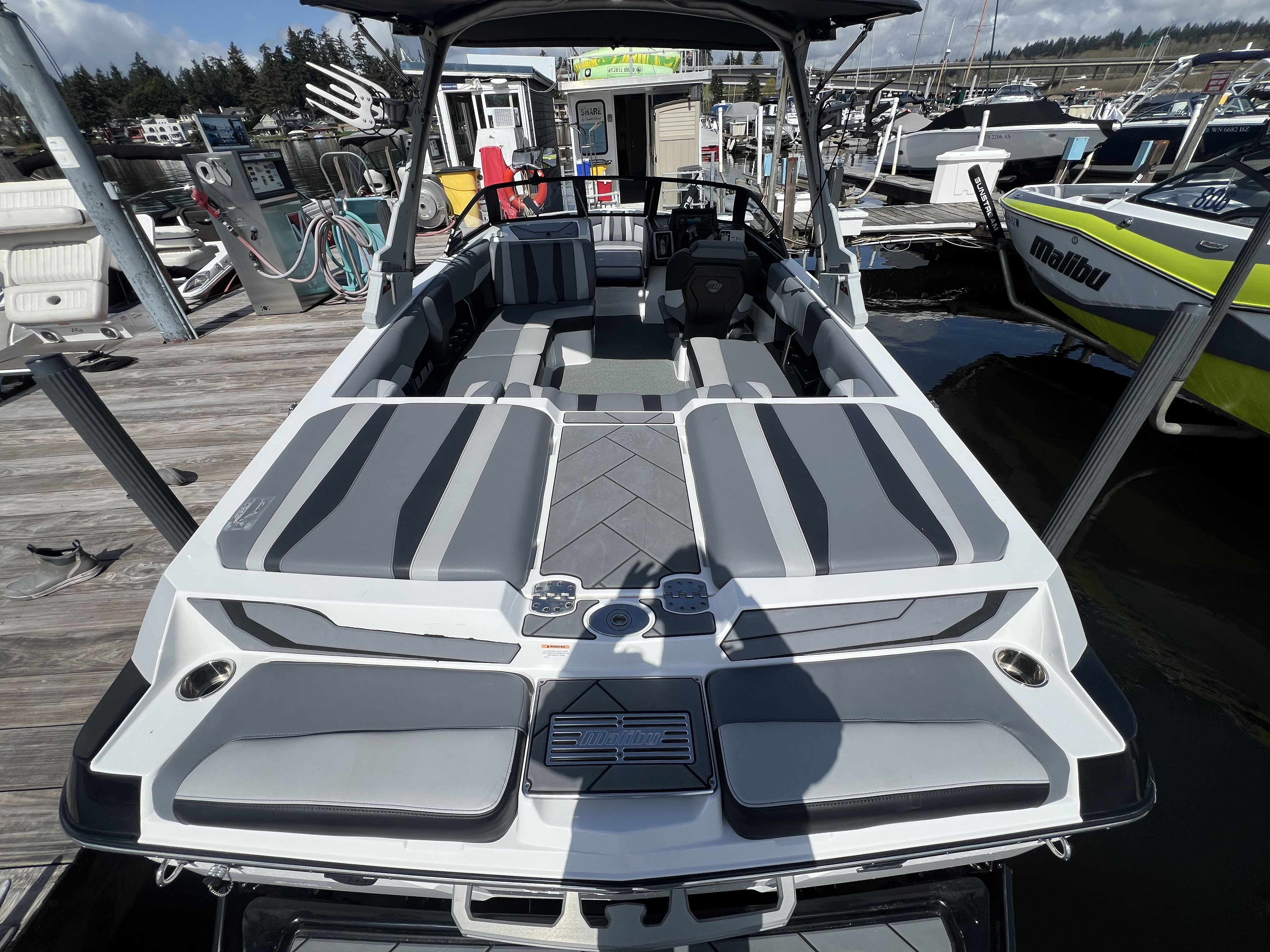 Malibu 22 LSV 2023-9