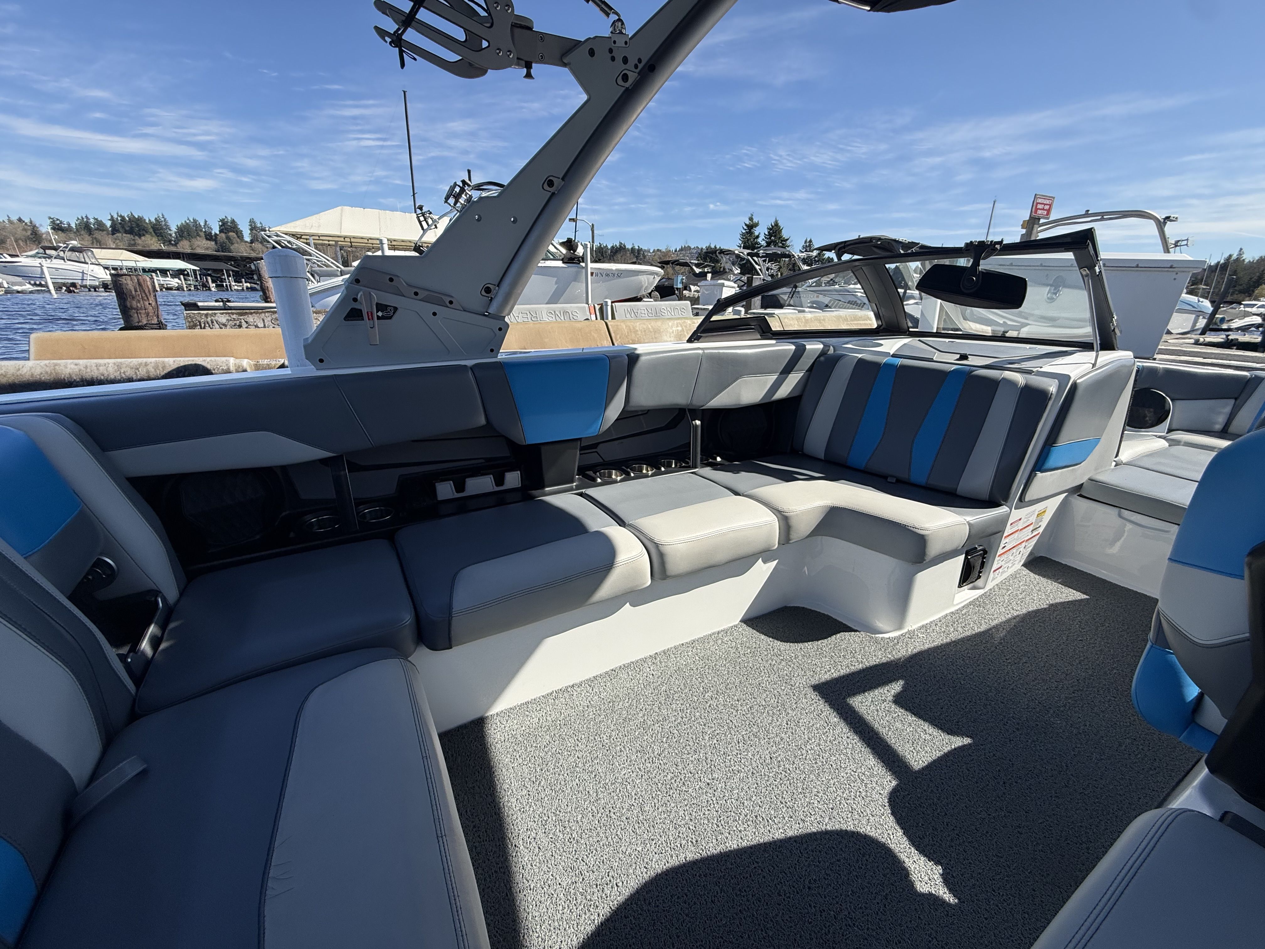Malibu 22 LSV 2023-4