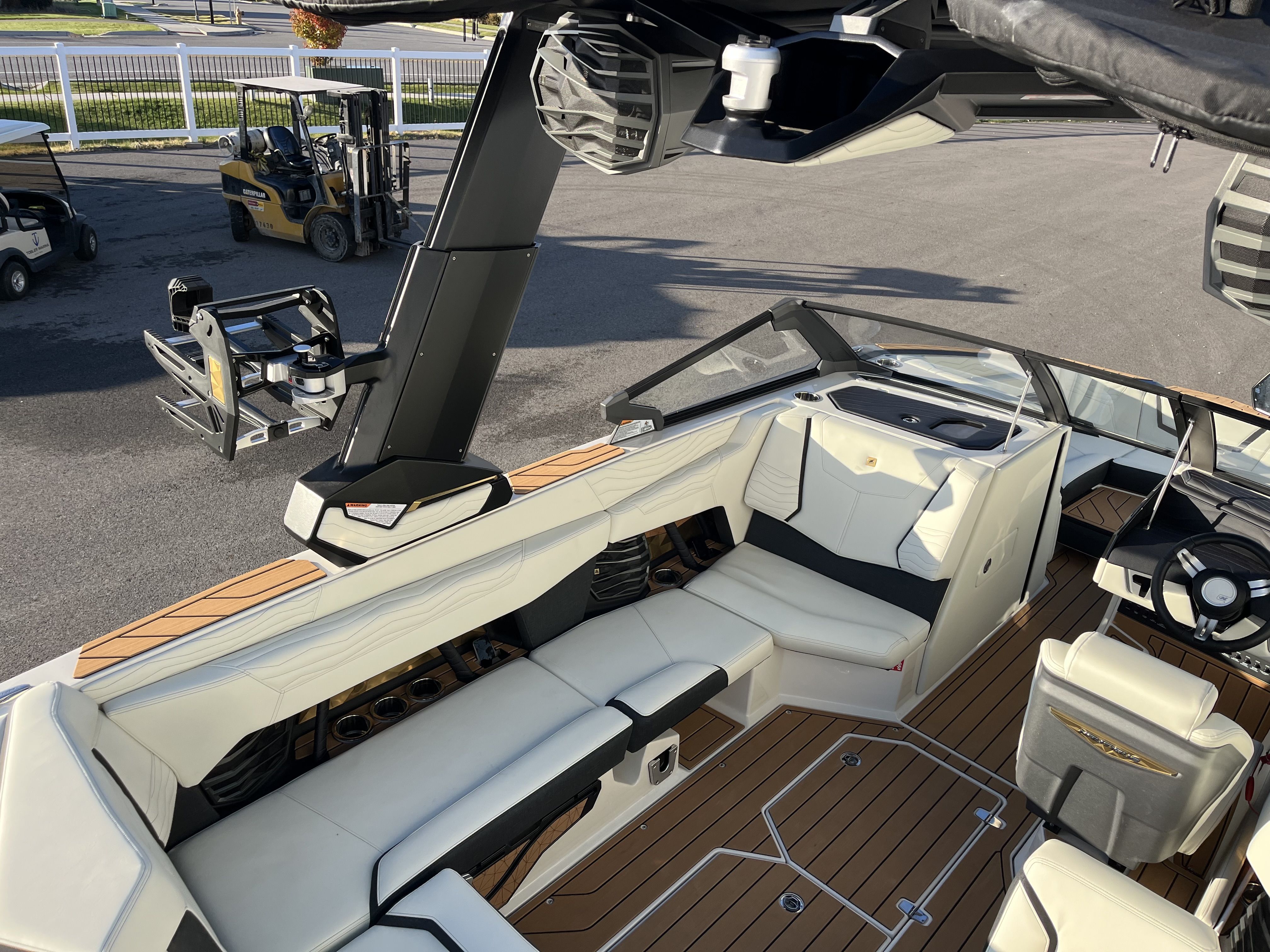 2026 Nautique G23-10