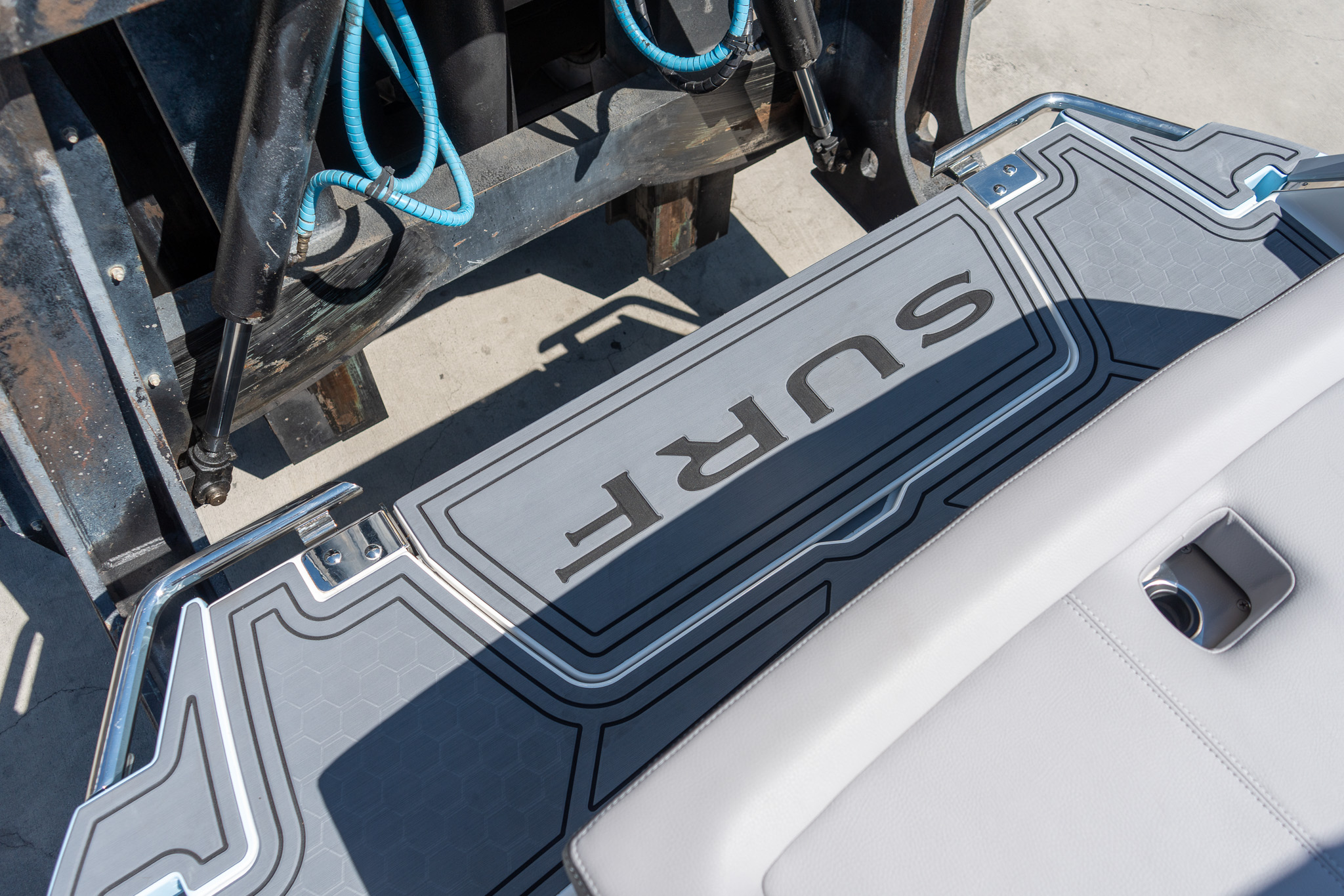 2026 Cobalt R4 Surf-16