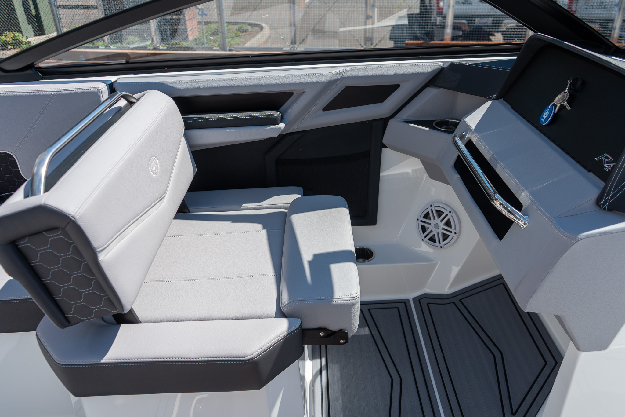 2026 Cobalt R4 Surf-10
