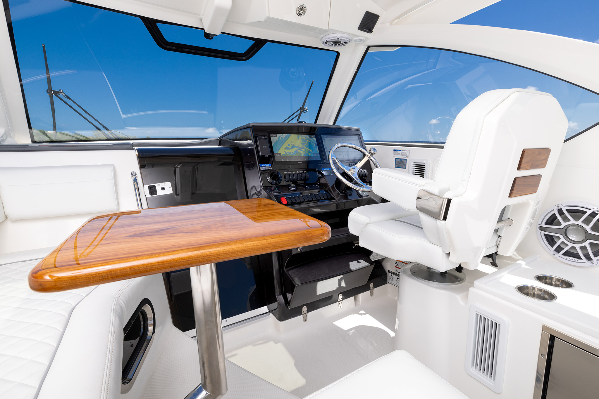 2027 Pursuit OS325-2
