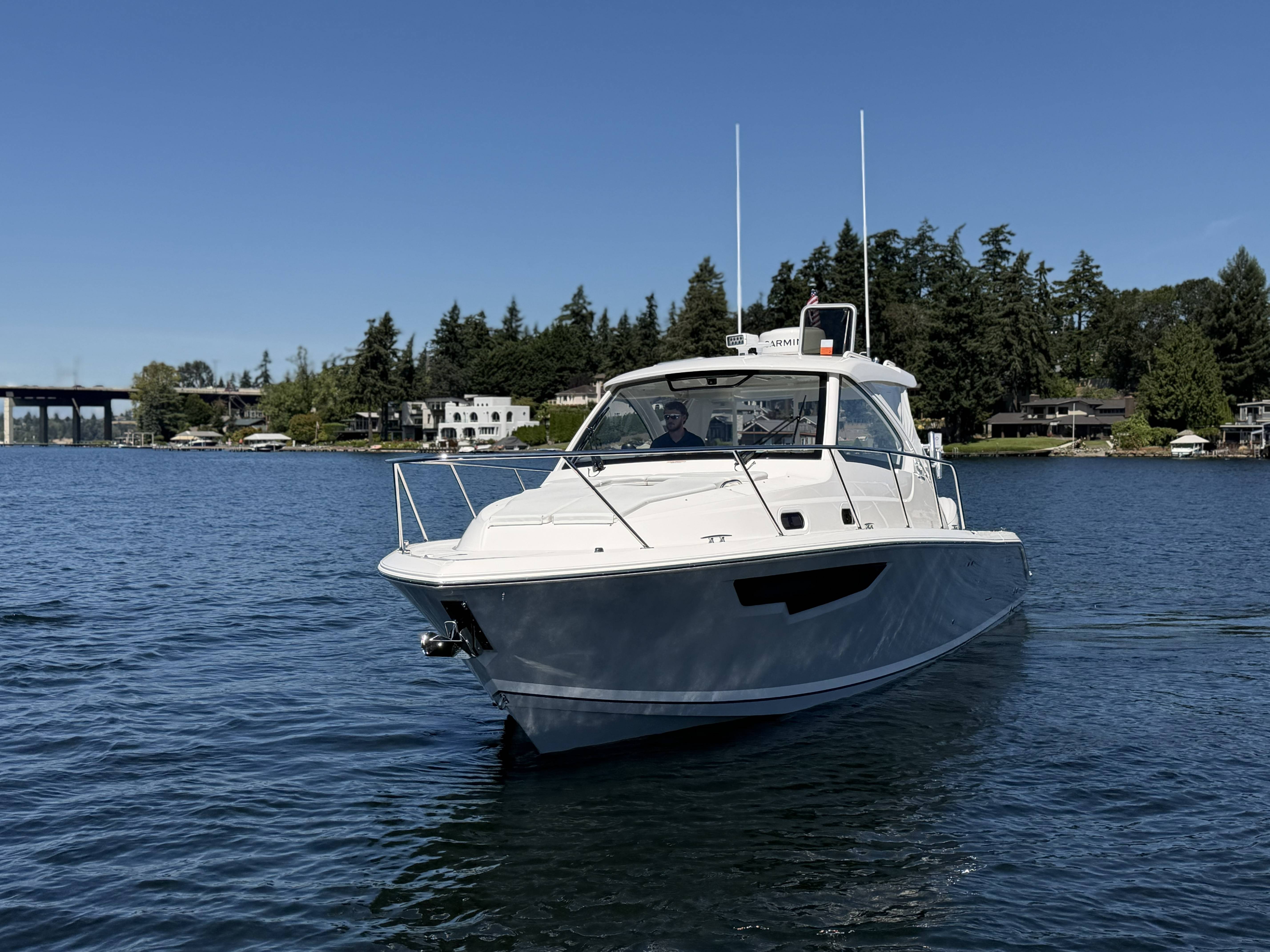 2027 Pursuit OS325-5