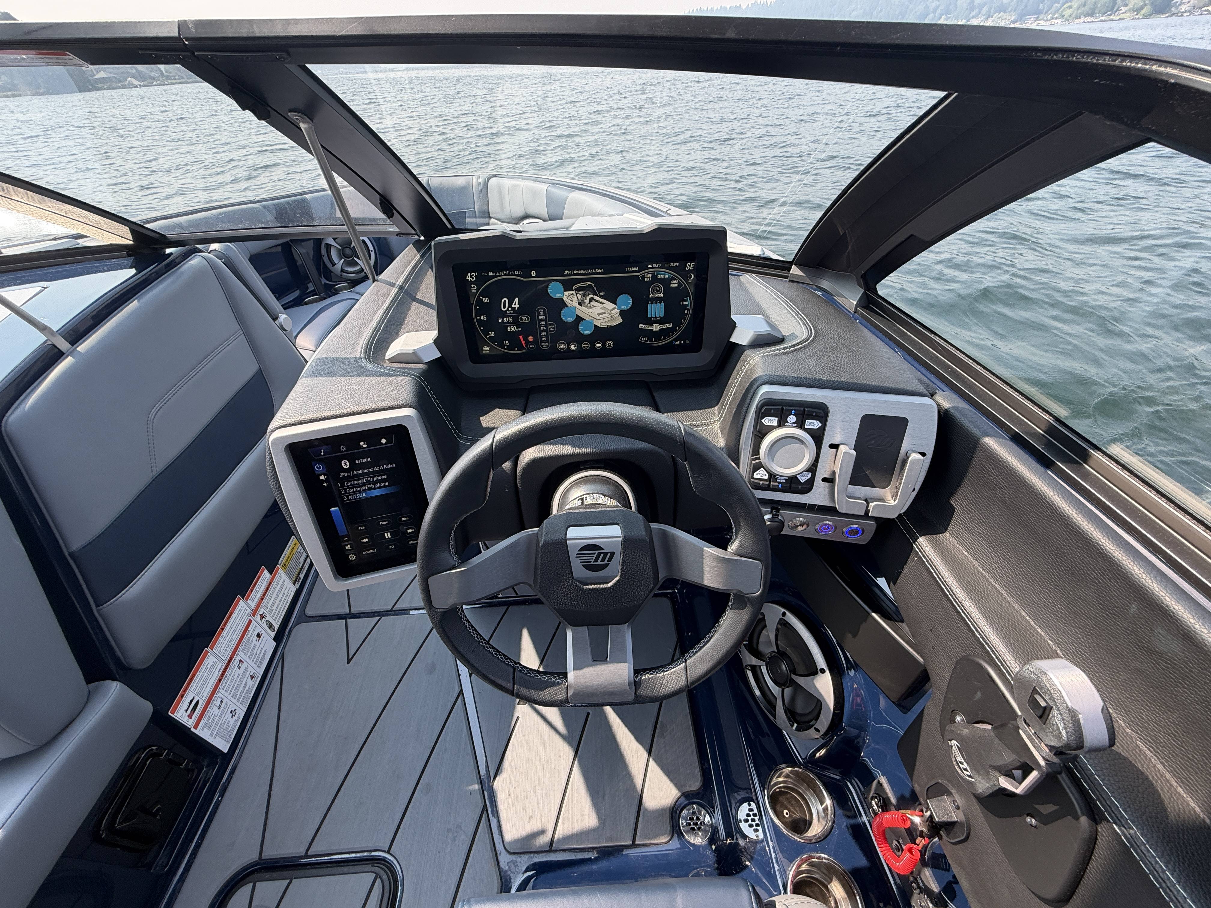 2021 Malibu 23 LSV-17