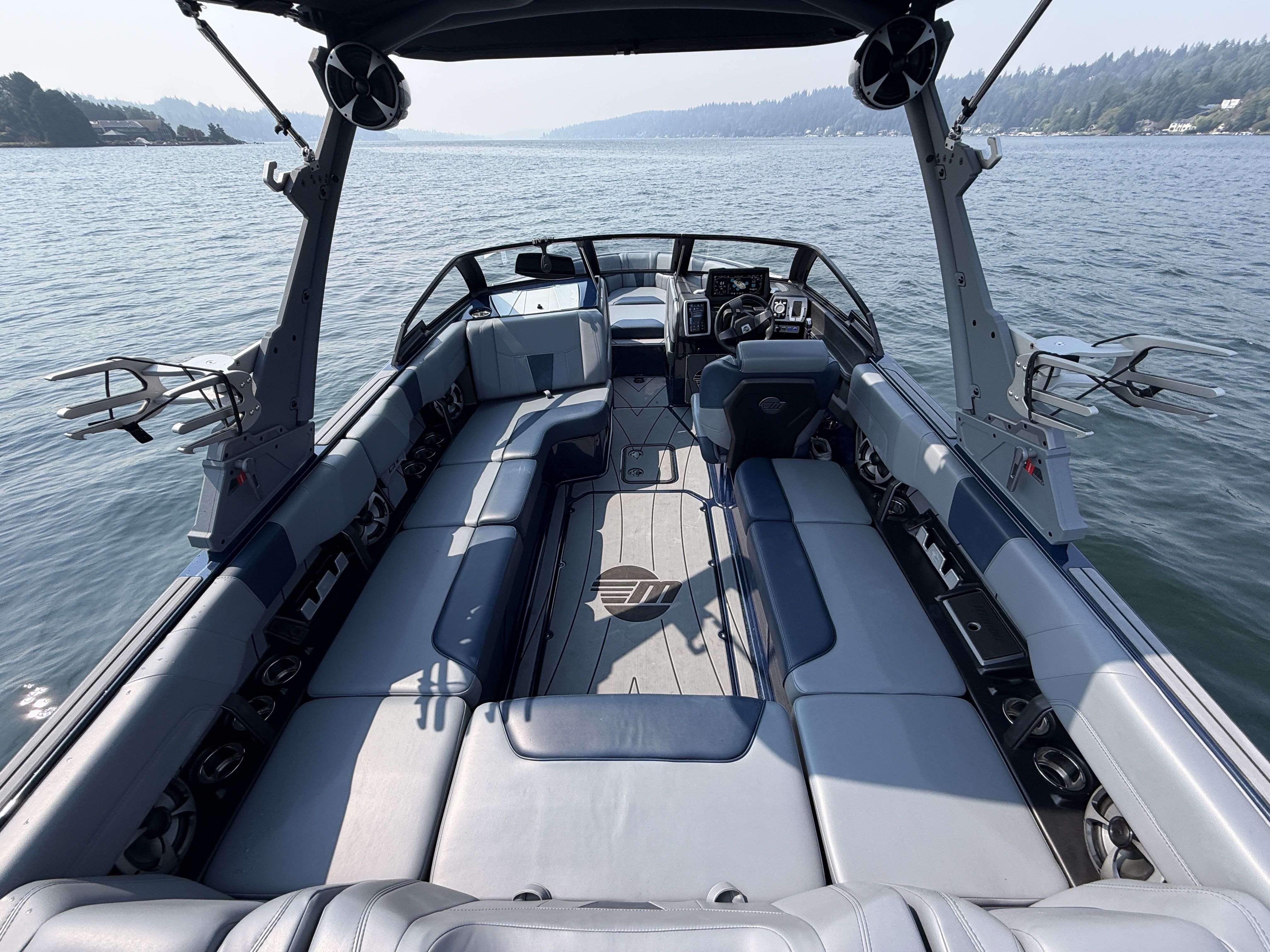 2021 Malibu 23 LSV-11
