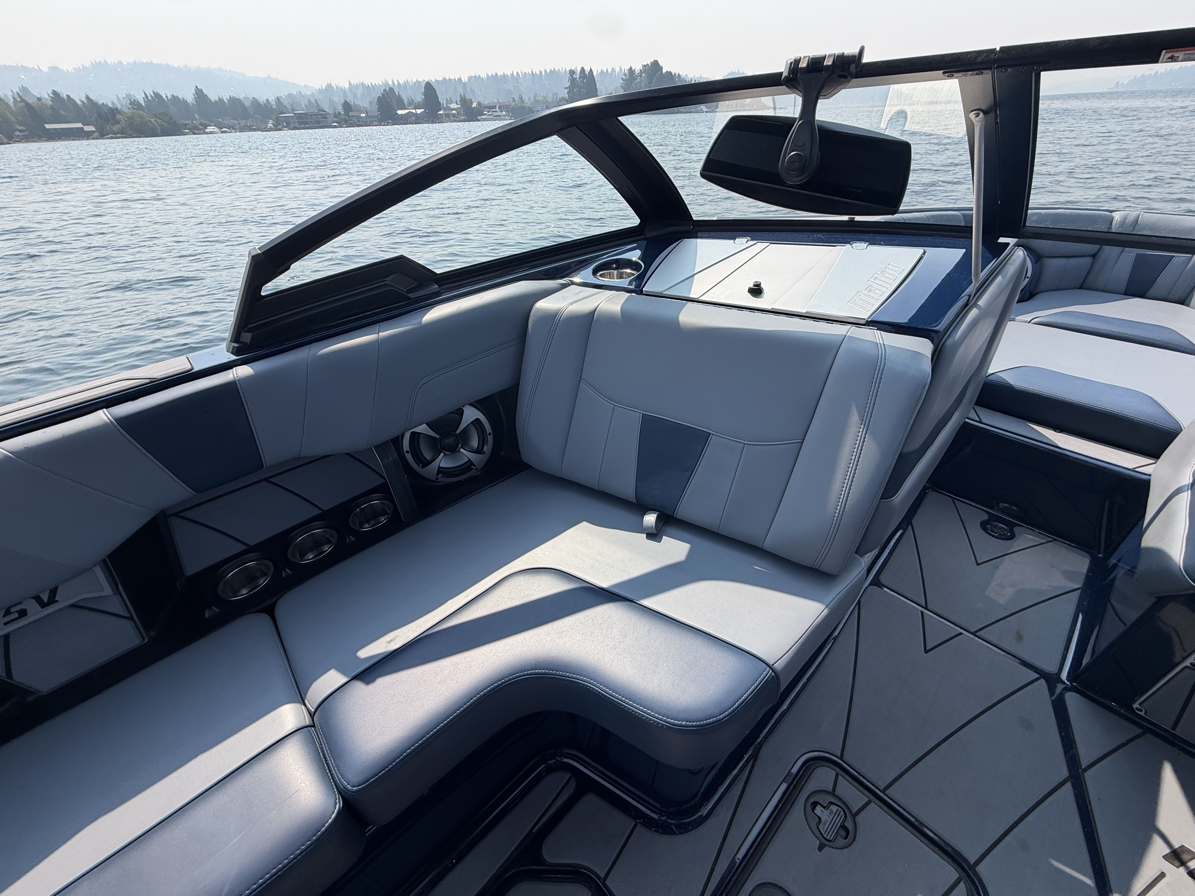 2021 Malibu 23 LSV-15