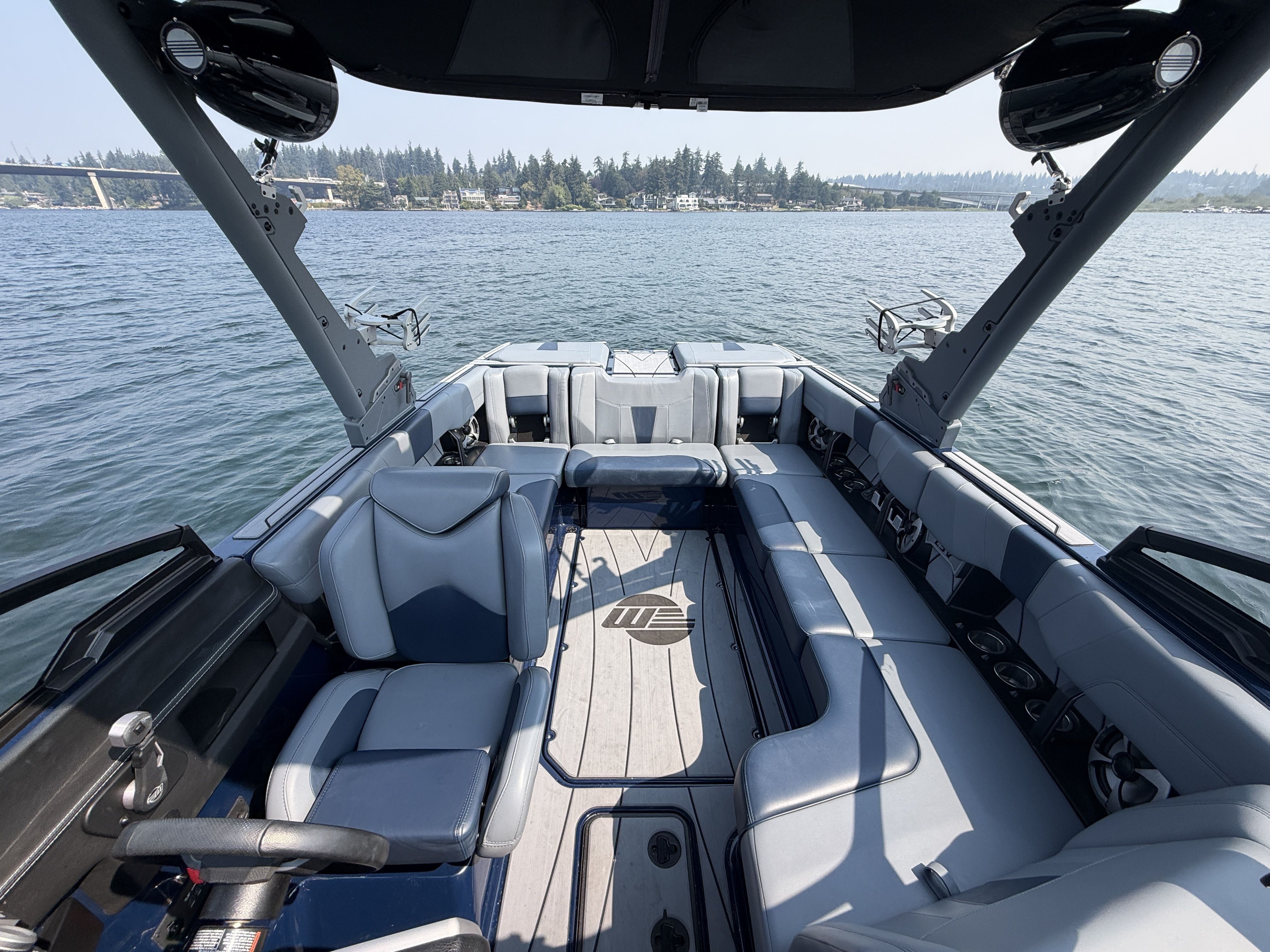 2021 Malibu 23 LSV-18