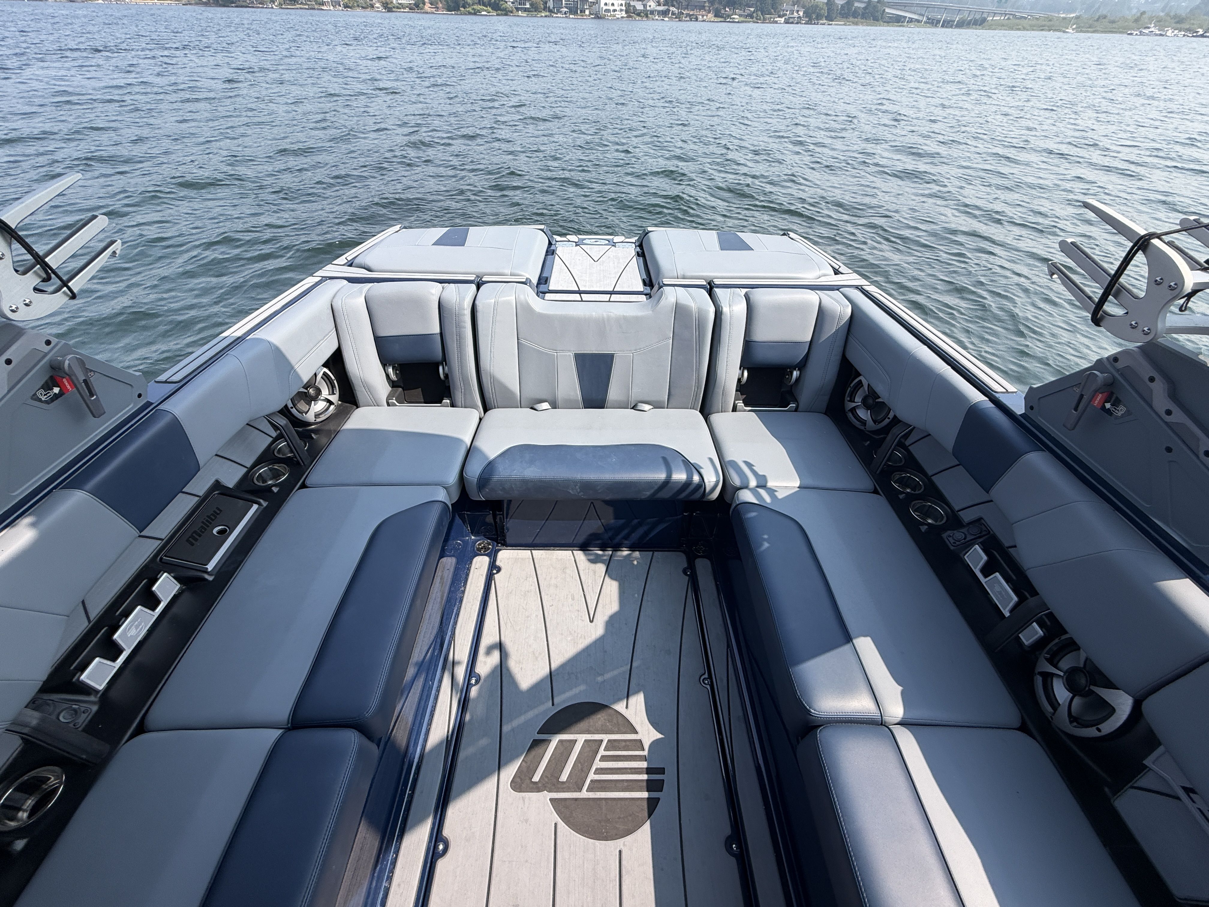 2021 Malibu 23 LSV-13